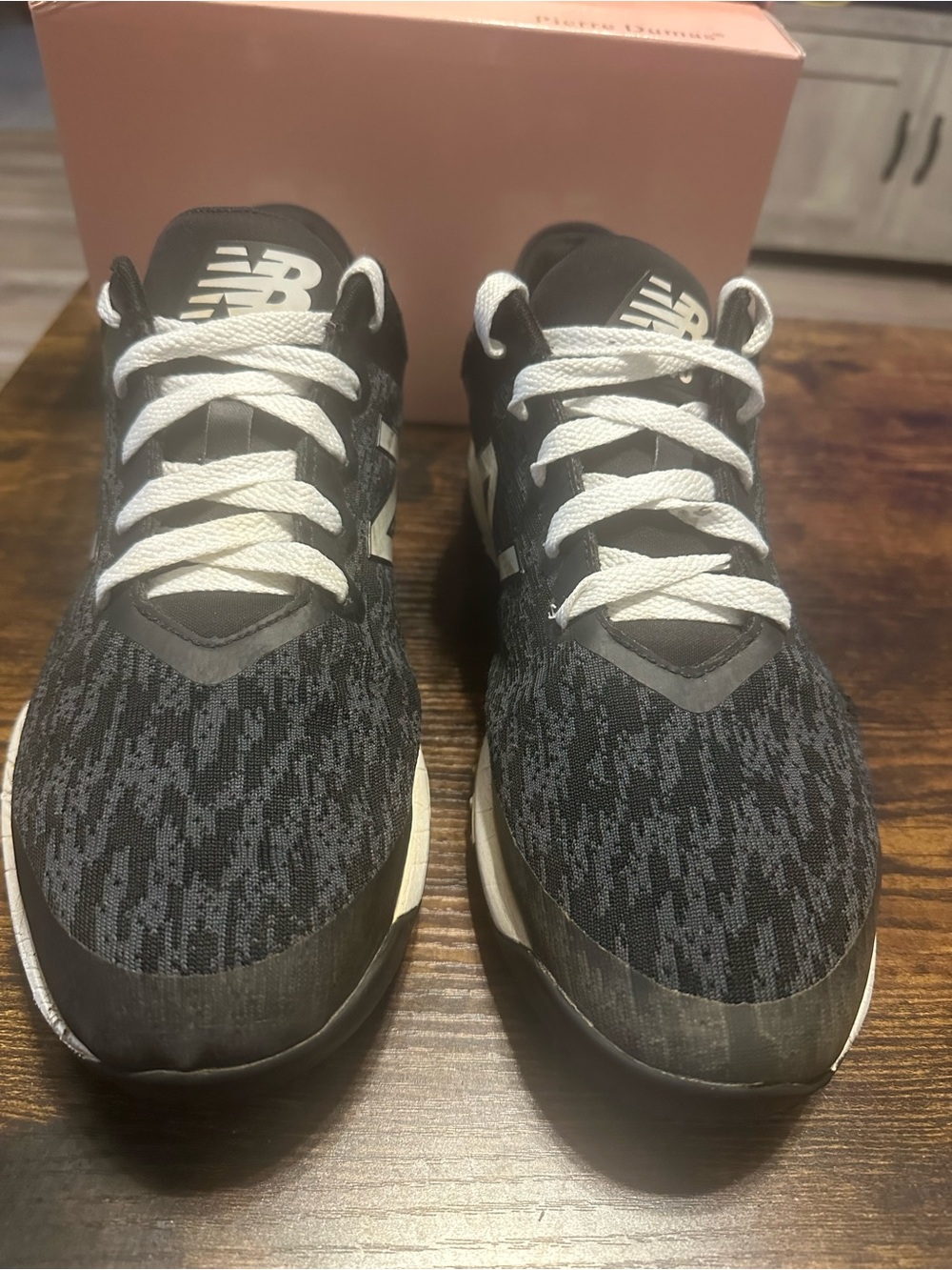 New Balance Men's Black & White Athletic Running Shoes